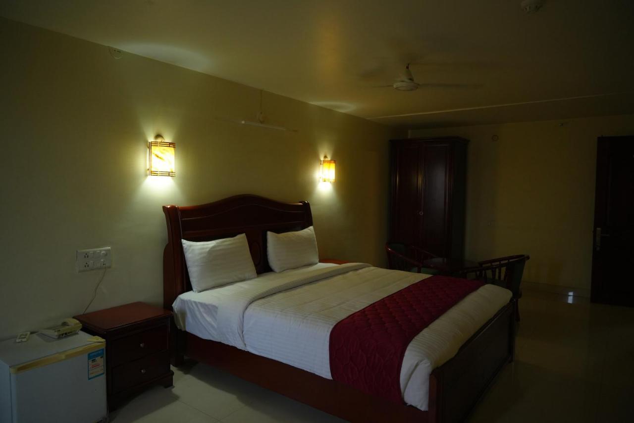 Mg Zion Hotel Tirupati Esterno foto