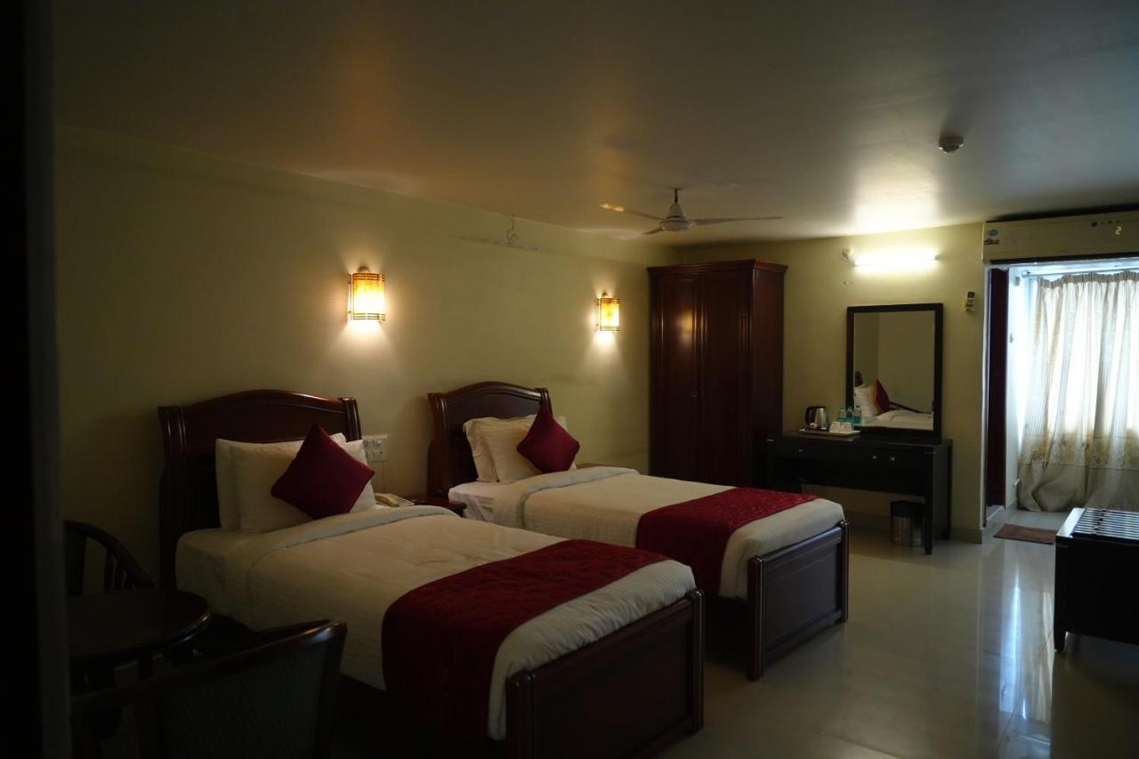 Mg Zion Hotel Tirupati Esterno foto
