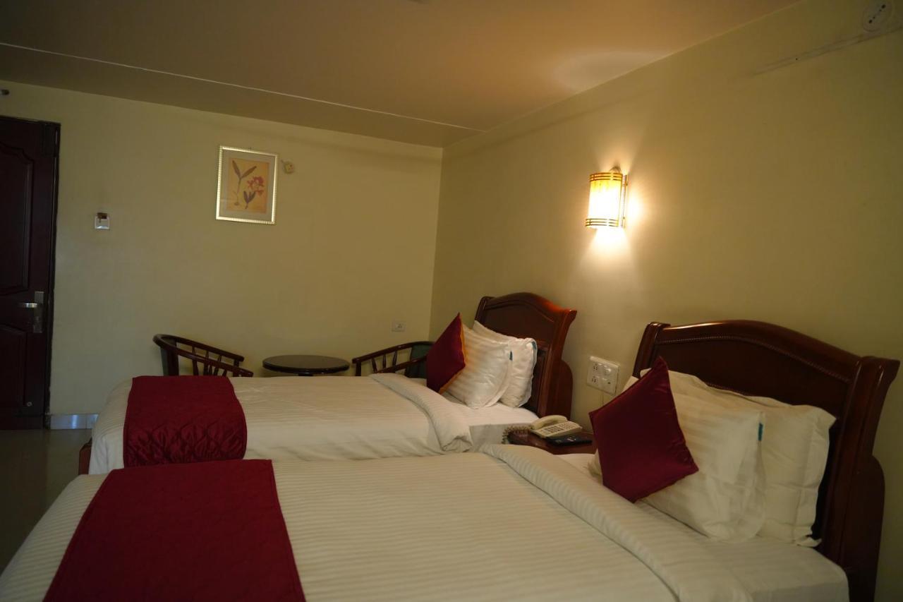 Mg Zion Hotel Tirupati Esterno foto