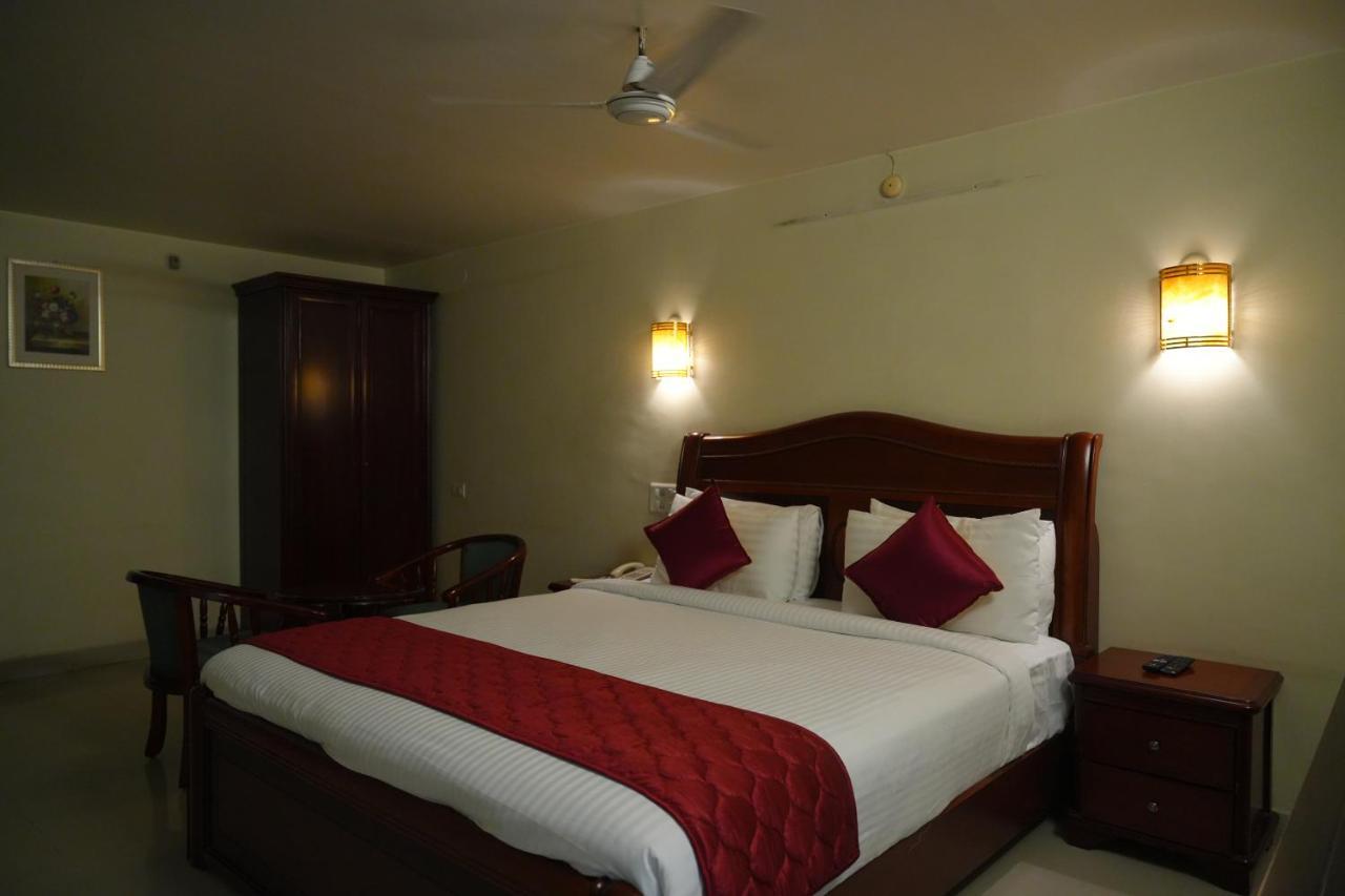 Mg Zion Hotel Tirupati Esterno foto